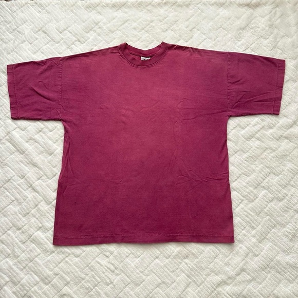 Vintage 1990s Men's Crew Neck T-Shirt in Burgundy XL - Picture 2 of 7